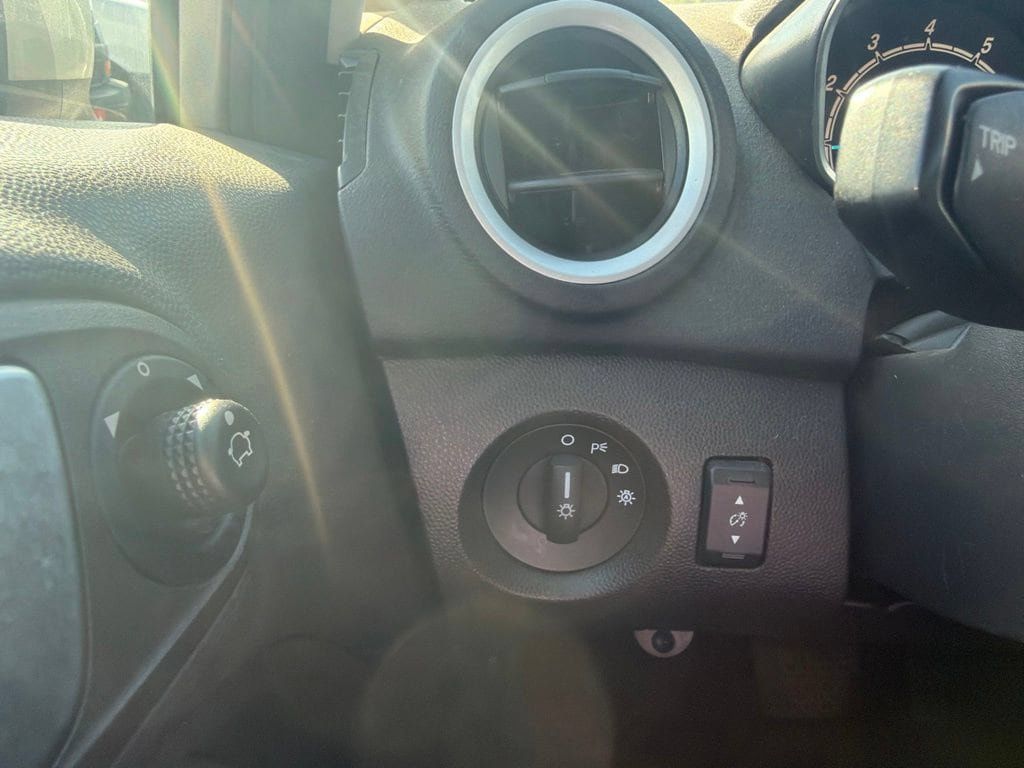 Used 2014 Ford Fiesta SE FWD image 12