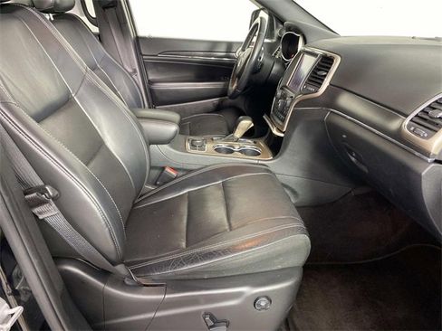 Used 2017 Jeep Grand Cherokee Limited w/ Luxury Group II image 11