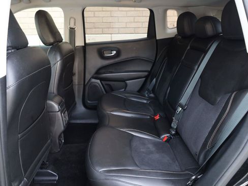 Used 2019 Jeep Compass Latitude FWD image 20