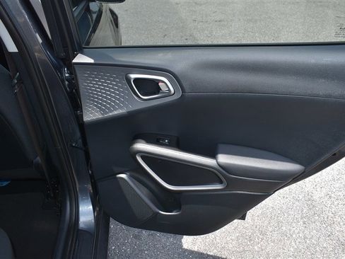 Used 2025 Kia Soul LX w/ LX Technology Package FWD image 23