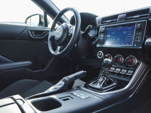 Used 2022 Toyota GR86 image 34