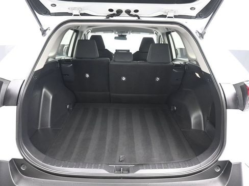 Used 2019 Toyota RAV4 LE FWD image 40