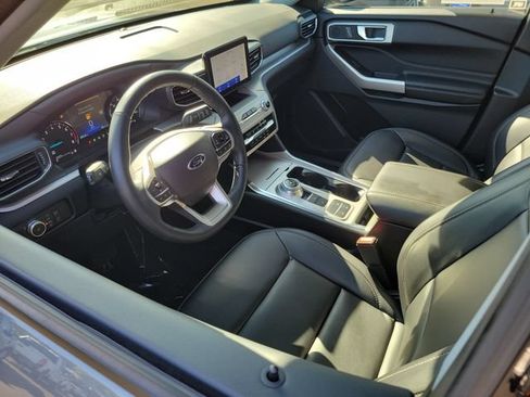 Certified 2022 Ford Explorer XLT w/ Equipment Group 202A RWD image 3
