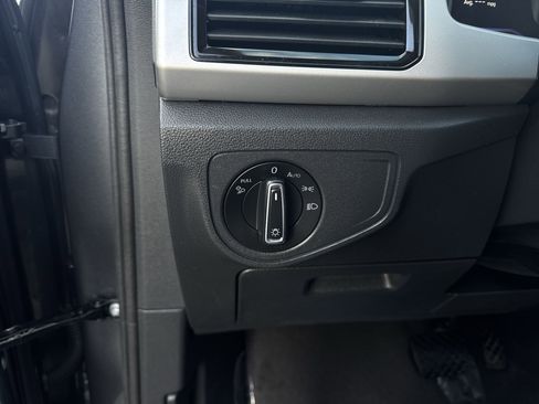 Used 2023 Volkswagen Atlas SE w/ Panoramic Sunroof Package image 18