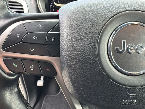 Used 2021 Jeep Grand Cherokee Laredo X image 19