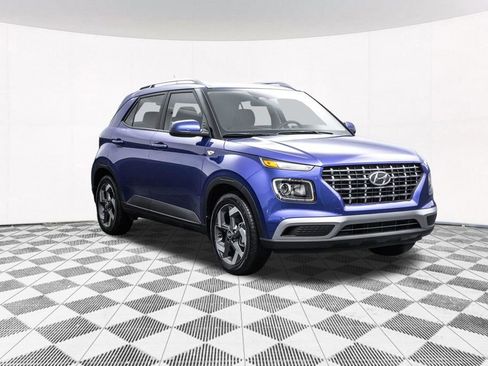 Certified 2025 Hyundai Venue SEL image 12