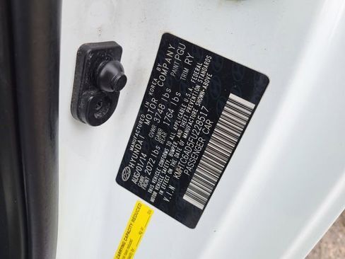 Used 2015 Hyundai Veloster image 27