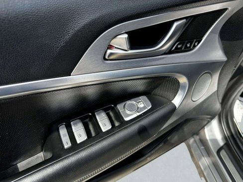 Used 2021 Genesis G70 3.3T RWD image 19