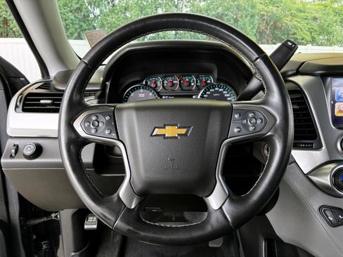 Used 2019 Chevrolet Tahoe LT w/ Luxury Package RWD image 17