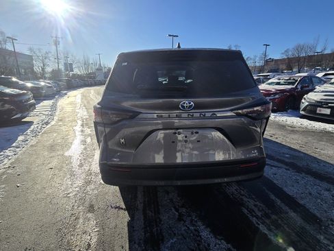 Certified 2024 Toyota Sienna LE image 6