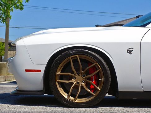Used 2015 Dodge Challenger SRT Hellcat RWD image 8