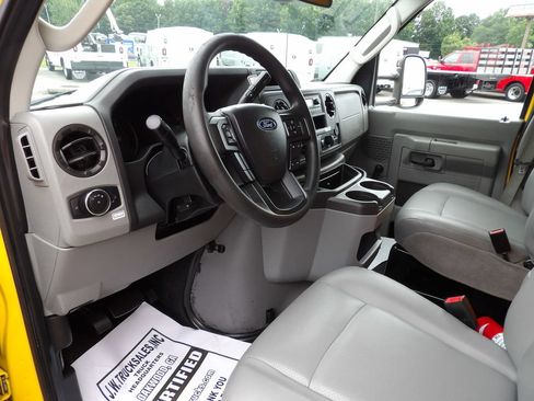 Used 2021 Ford E-350 and Econoline 350 Super Duty RWD image 15