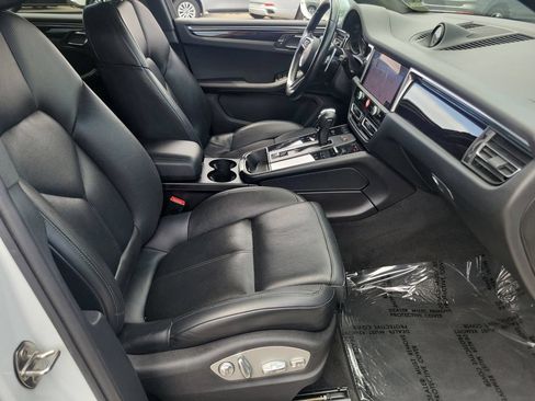 Used 2024 Porsche Macan AWD/4WD image 22