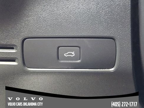 Certified 2025 Volvo XC40 B5 Core image 21