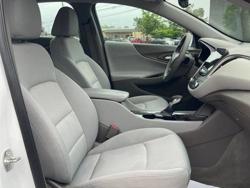 Used 2025 Chevrolet Malibu LT FWD image 13