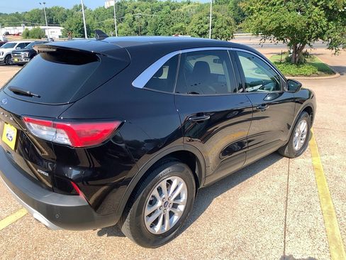 Used 2021 Ford Escape SE image 5