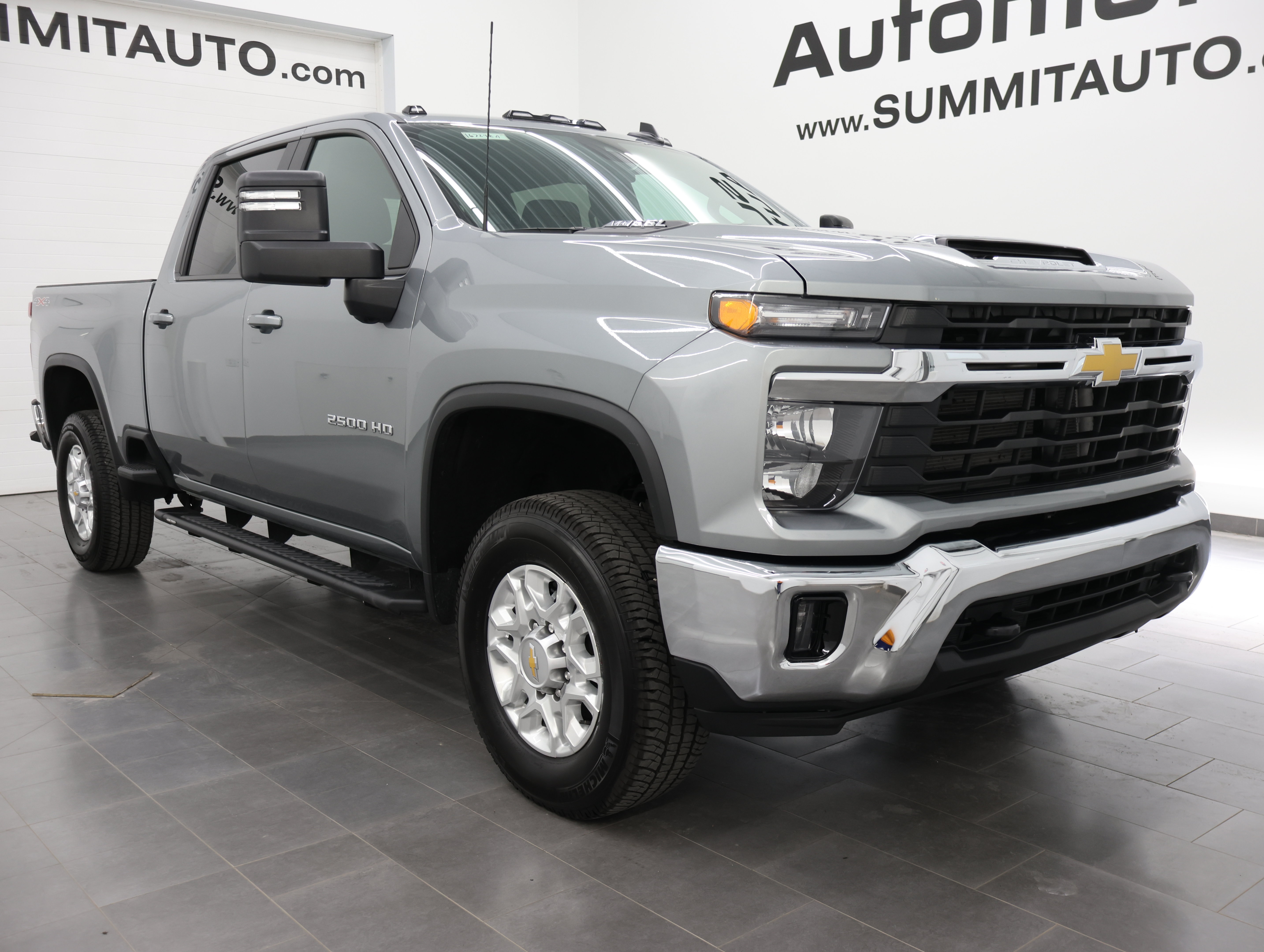 Used 2026 Chevrolet Silverado 2500 LT AWD/4WD image 2