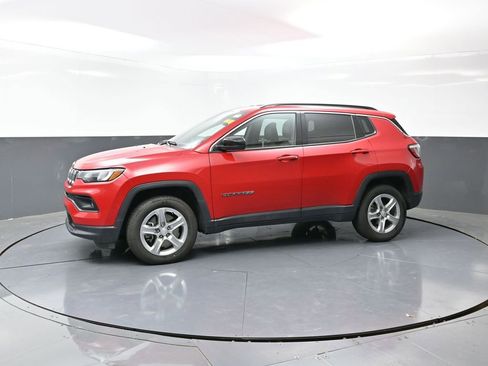 Used 2024 Jeep Compass Latitude w/ Altitude Special Edition image 9