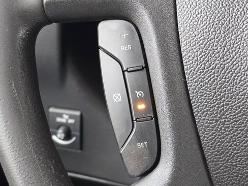 Used 2017 Chevrolet Express 2500 image 25