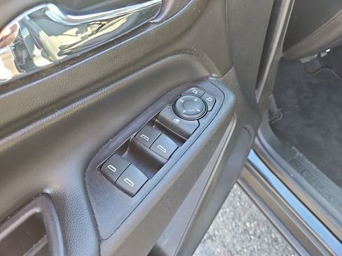 Used 2018 Chevrolet Equinox LT image 11