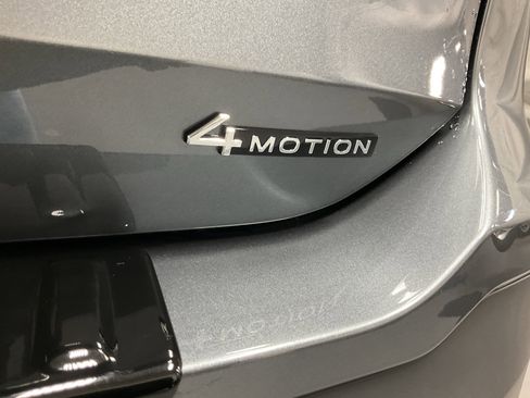 New 2026 Volkswagen Tiguan SE image 3