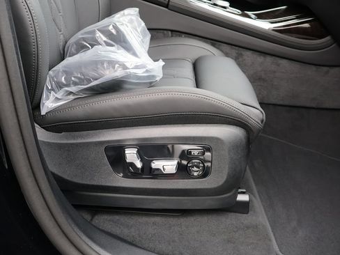 New 2027 BMW X7 xDrive40i w/ Executive Package AWD/4WD image 10