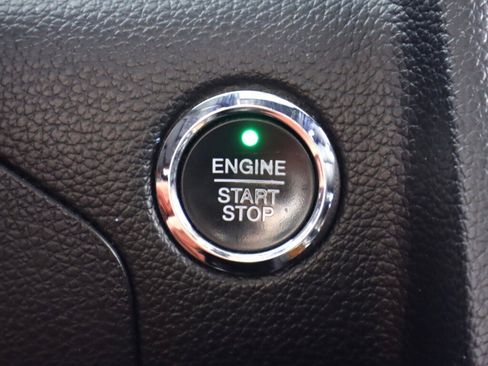Used 2016 Lincoln Navigator Select RWD image 25