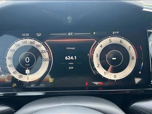 Used 2025 Aston Martin Vanquish image 11