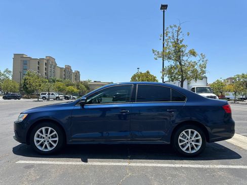 Used 2011 Volkswagen Jetta SE FWD image 6