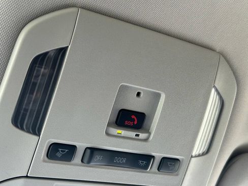 Used 2024 Toyota Highlander LE FWD image 53