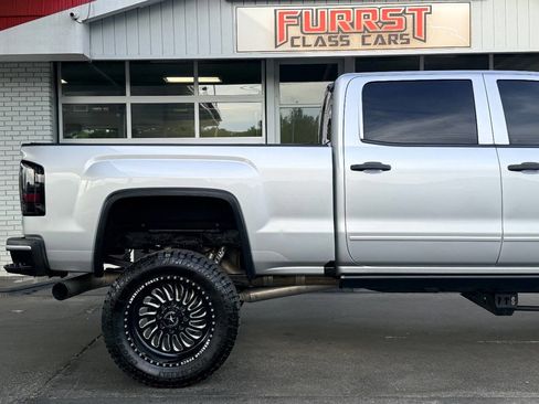Used 2017 GMC Sierra 2500 Denali w/ Duramax Plus Package image 11