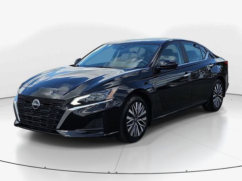 Used 2023 Nissan Altima 2.5 SV w/ SV Premium Package image 7