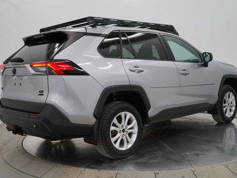 Used 2022 Toyota RAV4 LE image 7