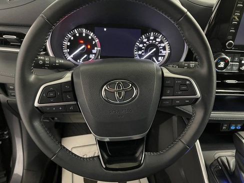 Used 2022 Toyota Highlander XSE image 30