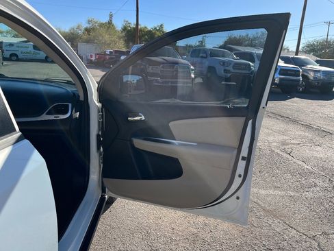 Used 2018 Dodge Journey SE image 37