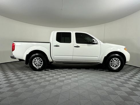 Used 2019 Nissan Frontier SV image 8