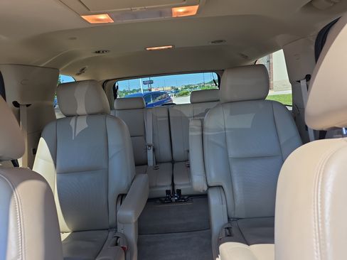 Used 2014 Cadillac Escalade Premium AWD/4WD image 12