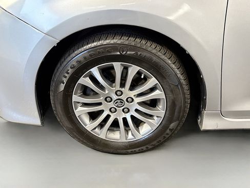 Used 2020 Toyota Sienna XLE FWD image 36