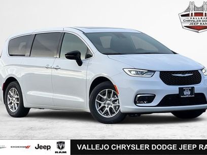 New 2025 Chrysler Pacifica Select