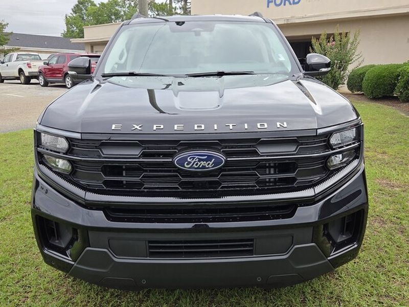 New 2026 Ford Expedition Active RWD image 2