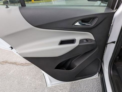 Used 2018 Chevrolet Equinox LS FWD image 27