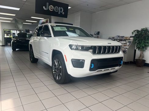 Used 2023 Jeep Grand Cherokee Overland image 8