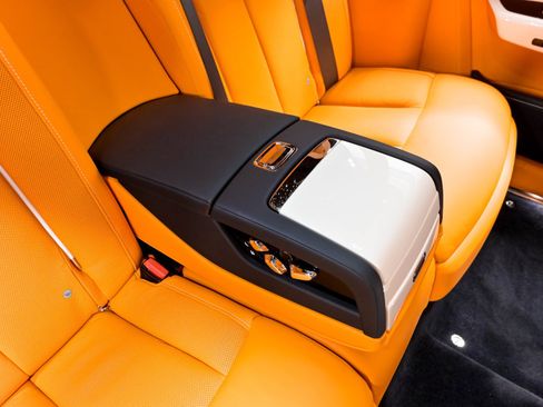 Used 2022 Rolls-Royce Phantom Sedan w/ The Phantom Package RWD image 35