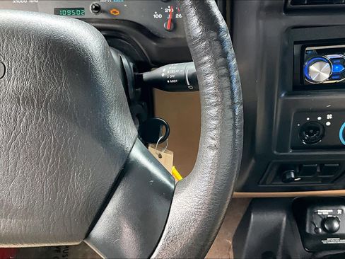 Used 2001 Jeep Wrangler SE image 24