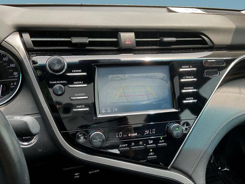 Used 2018 Toyota Camry XLE FWD image 14