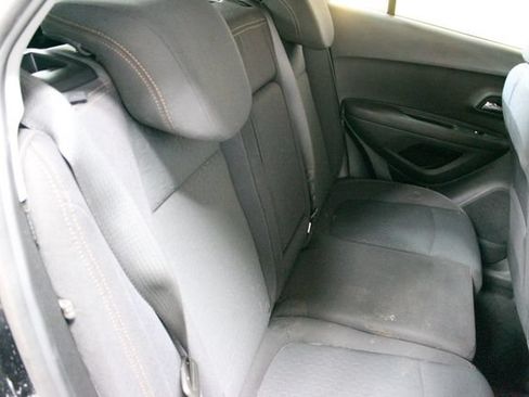 Used 2019 Chevrolet Trax LS w/ LPO, Cargo Package FWD image 9
