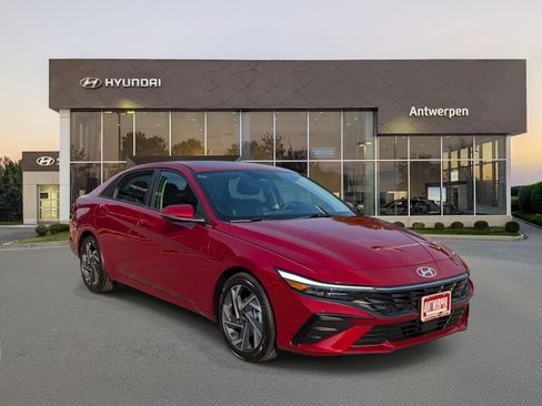 Used 2025 Hyundai Elantra Limited FWD image 1