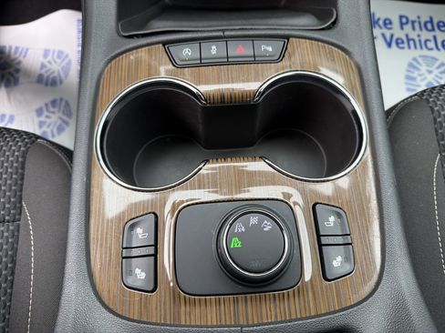 Used 2020 GMC Acadia SLE w/ Driver Convenience Package image 16