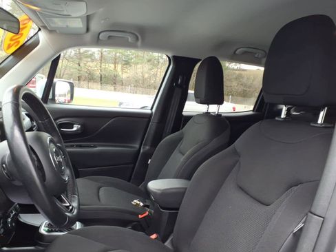 Used 2019 Jeep Renegade Altitude w/ Quick Order Package 2XM image 11