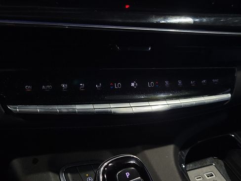 Used 2024 Cadillac Escalade Sport AWD/4WD image 28